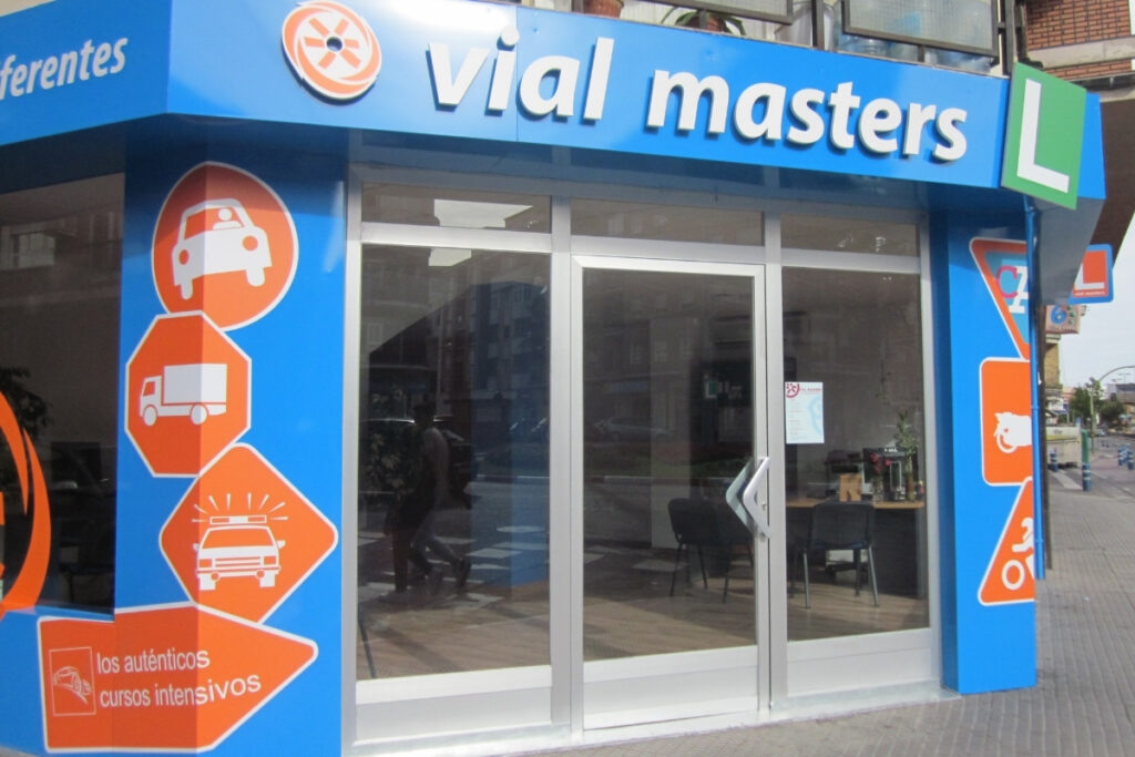 Fachada de Autoescuela Vial Masters en Pío XII, Talavera de la Reina