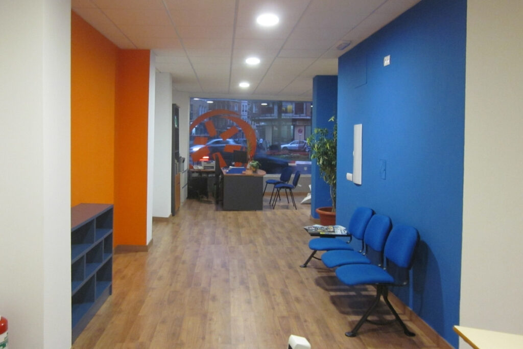 Interior de la autoescuela Vial Masters en Pío XII, Talavera de la Reina